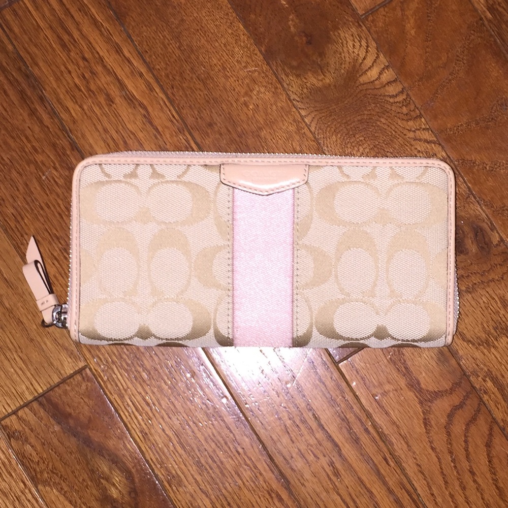 Coach wallet - beige/cream with pink accent